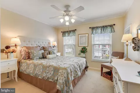 Bedroom - 43395 Malin Ct, Ashburn, VA 20147 photo 6 of 9