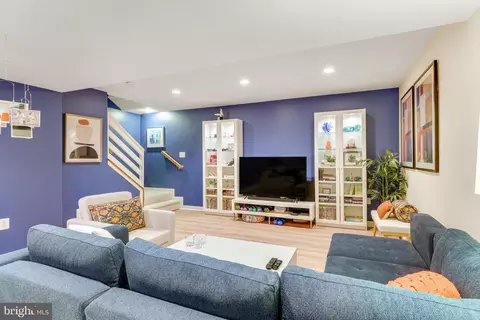 Living - 43395 Malin Ct, Ashburn, VA 20147 photo 8 of 8