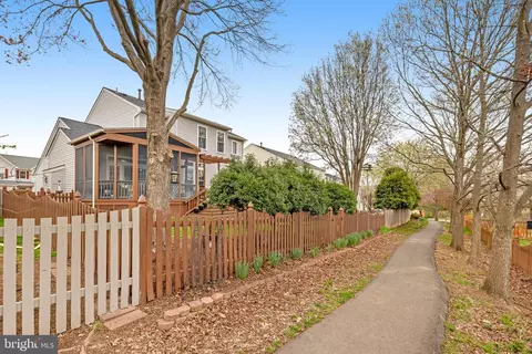 Exterior - 43395 Malin Ct, Ashburn, VA 20147 photo 13 of 17