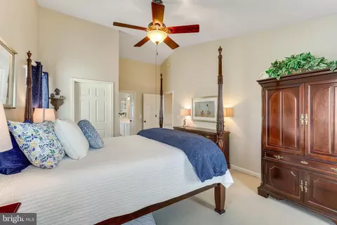 Bedroom - 43395 Malin Ct, Ashburn, VA 20147 photo 3 of 9