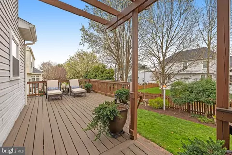 Exterior - 43395 Malin Ct, Ashburn, VA 20147 photo 7 of 17