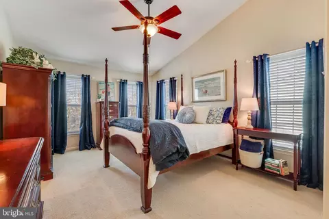 Bedroom - 43395 Malin Ct, Ashburn, VA 20147 photo 1 of 9
