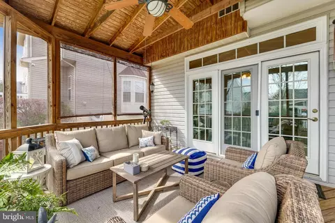 Exterior - 43395 Malin Ct, Ashburn, VA 20147 photo 4 of 17