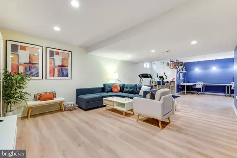 Living - 43395 Malin Ct, Ashburn, VA 20147 photo 7 of 8