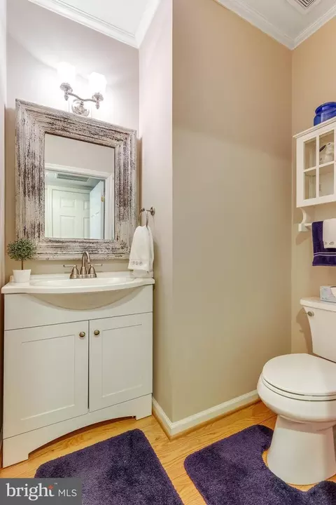 Bath - 43395 Malin Ct, Ashburn, VA 20147 photo 2 of 11