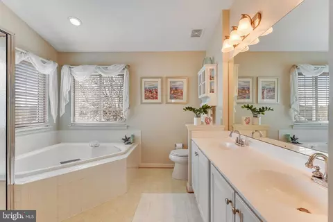 Bath - 43395 Malin Ct, Ashburn, VA 20147 photo 3 of 11