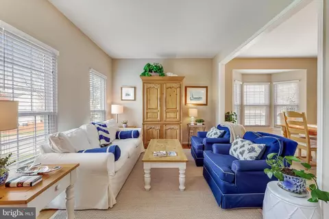 Living - 43395 Malin Ct, Ashburn, VA 20147 photo 1 of 8