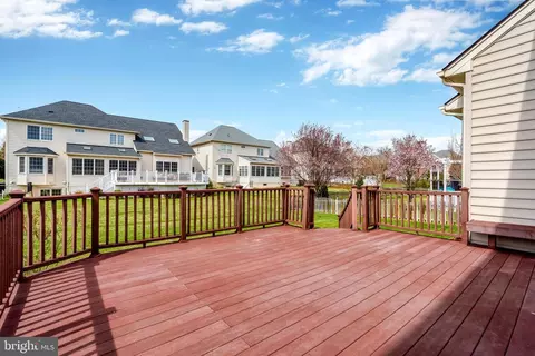 Exterior - 42525 Mandolin St, Chantilly, VA 20152 photo 5 of 12