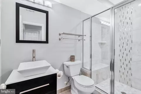 Bath - 42525 Mandolin St, Chantilly, VA 20152 photo 6 of 6