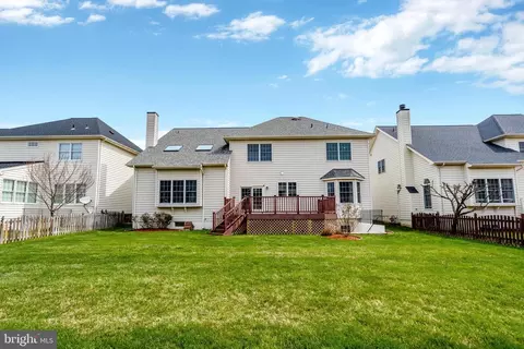Exterior - 42525 Mandolin St, Chantilly, VA 20152 photo 6 of 12