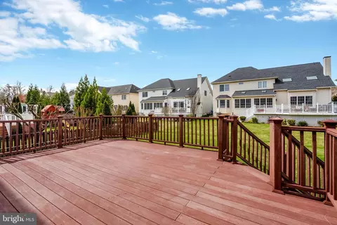 Exterior - 42525 Mandolin St, Chantilly, VA 20152 photo 4 of 12