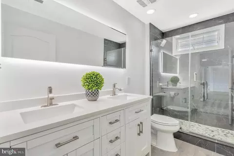 Bath - 42525 Mandolin St, Chantilly, VA 20152 photo 5 of 6