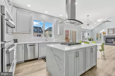 Kitchen - 42525 Mandolin St, Chantilly, VA 20152 photo 2 of 3