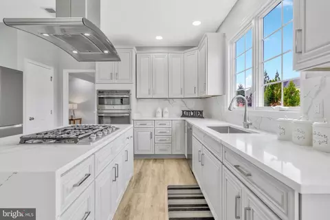 Kitchen - 42525 Mandolin St, Chantilly, VA 20152 photo 1 of 3