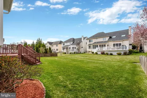 Exterior - 42525 Mandolin St, Chantilly, VA 20152 photo 8 of 12