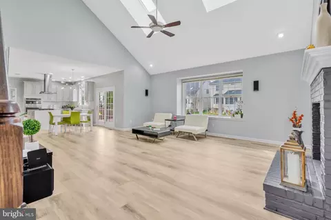 Living - 42525 Mandolin St, Chantilly, VA 20152 photo 6 of 8