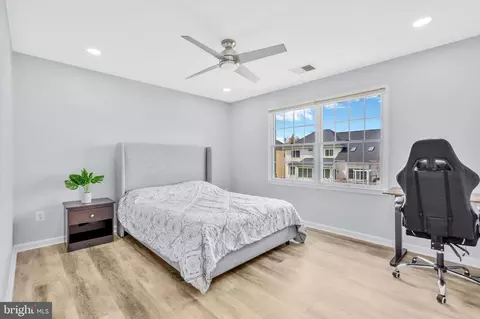 Bedroom - 42525 Mandolin St, Chantilly, VA 20152 photo 5 of 9