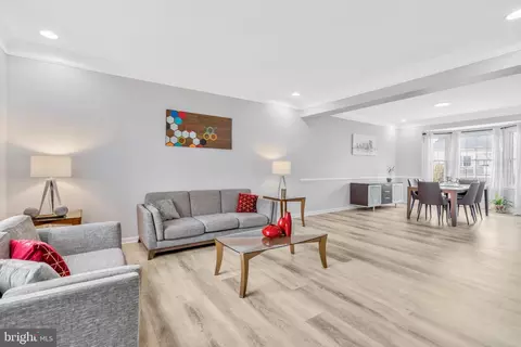 Living - 42525 Mandolin St, Chantilly, VA 20152 photo 1 of 8