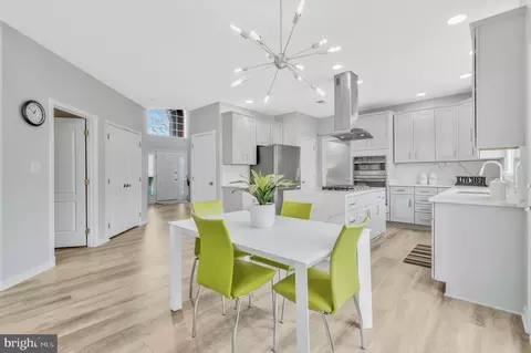 Dining - 42525 Mandolin St, Chantilly, VA 20152 photo 5 of 5