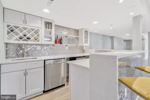 Kitchen - 42525 Mandolin St, Chantilly, VA 20152 photo 3 of 3