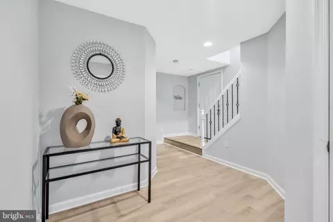 Entry Way - 42525 Mandolin St, Chantilly, VA 20152 photo 4 of 4