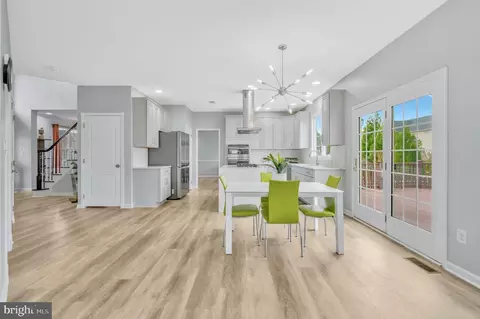 Dining - 42525 Mandolin St, Chantilly, VA 20152 photo 3 of 5