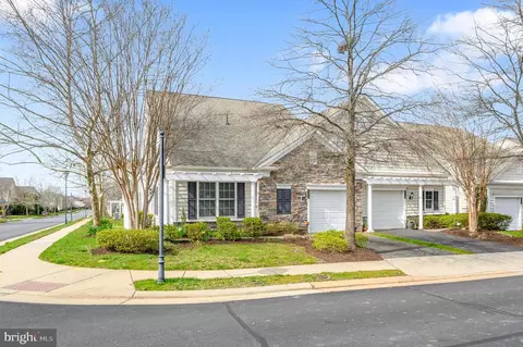 Exterior - 44396 Sunset Maple Dr, Ashburn, VA 20147 photo 2 of 13