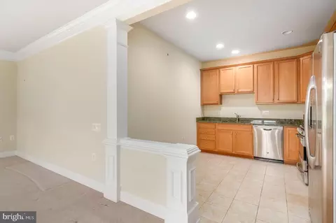 Kitchen - 44396 Sunset Maple Dr, Ashburn, VA 20147 photo 3 of 3