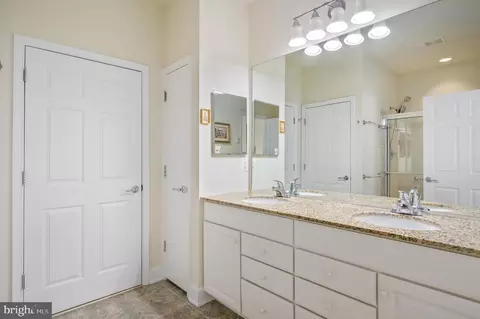 Bath - 44396 Sunset Maple Dr, Ashburn, VA 20147 photo 1 of 2