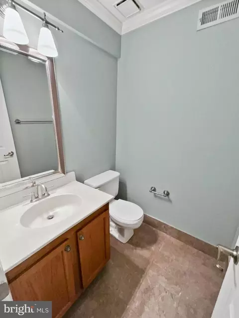Bath - 43388 Livery Sq, Ashburn, VA 20147 photo 2 of 5