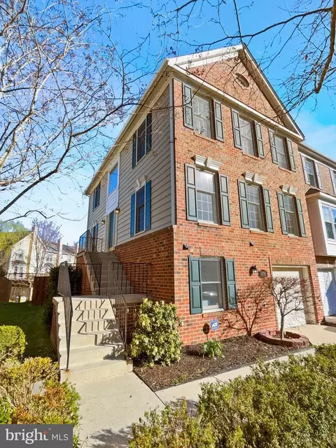 Exterior - 43388 Livery Sq, Ashburn, VA 20147 photo 2 of 7