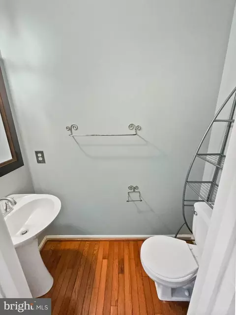 Bath - 43388 Livery Sq, Ashburn, VA 20147 photo 1 of 5