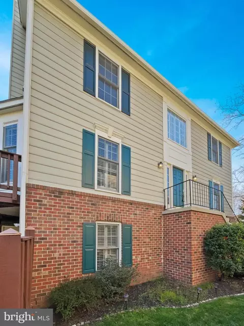 Exterior - 43388 Livery Sq, Ashburn, VA 20147 photo 7 of 7
