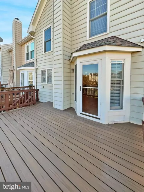 Exterior - 43388 Livery Sq, Ashburn, VA 20147 photo 4 of 7