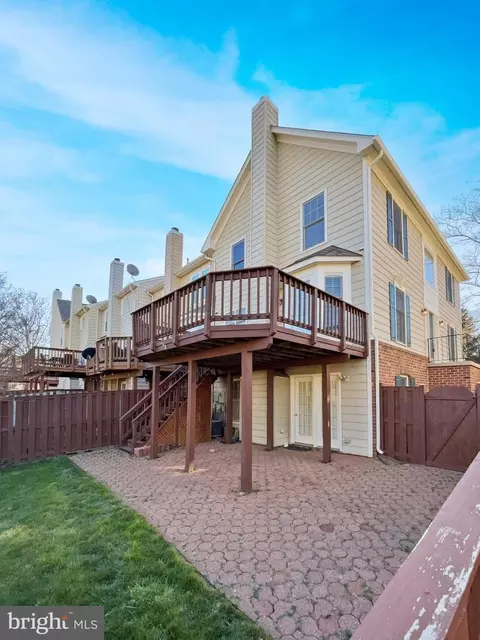 Exterior - 43388 Livery Sq, Ashburn, VA 20147 photo 6 of 7