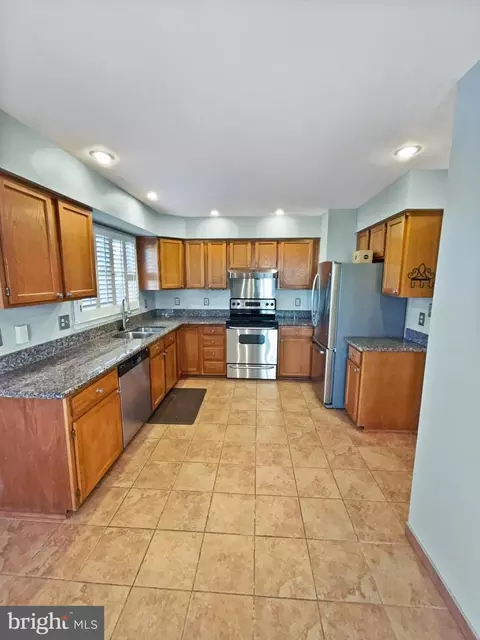 Kitchen - 43388 Livery Sq, Ashburn, VA 20147 photo 1 of 1