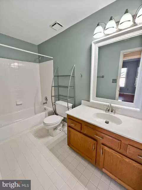 Bath - 43388 Livery Sq, Ashburn, VA 20147 photo 3 of 5