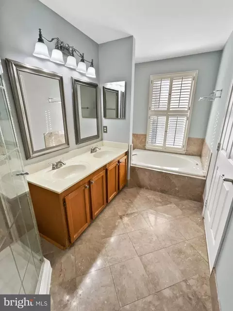 Bath - 43388 Livery Sq, Ashburn, VA 20147 photo 5 of 5