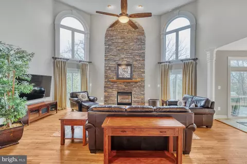 Living - 20965 Nightshade Pl, Ashburn, VA 20147 photo 4 of 13