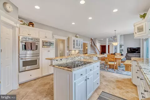 Kitchen - 20965 Nightshade Pl, Ashburn, VA 20147 photo 5 of 7