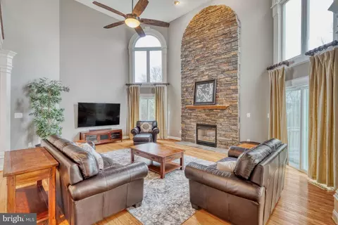 Living - 20965 Nightshade Pl, Ashburn, VA 20147 photo 7 of 13