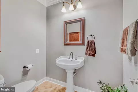 Bath - 20965 Nightshade Pl, Ashburn, VA 20147 photo 1 of 8