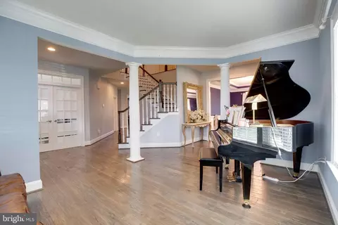 Living - 42289 Brisley Ct, Chantilly, VA 20152 photo 1 of 7