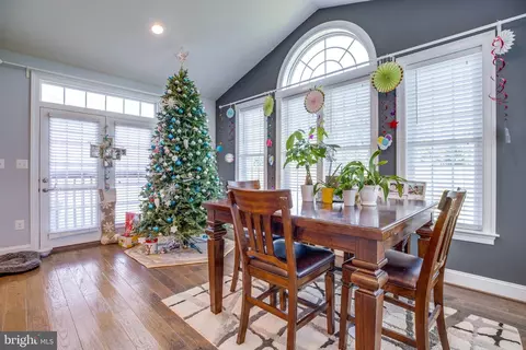 Dining - 42289 Brisley Ct, Chantilly, VA 20152 photo 5 of 6