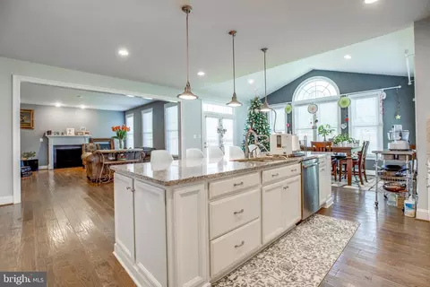 Kitchen - 42289 Brisley Ct, Chantilly, VA 20152 photo 1 of 6