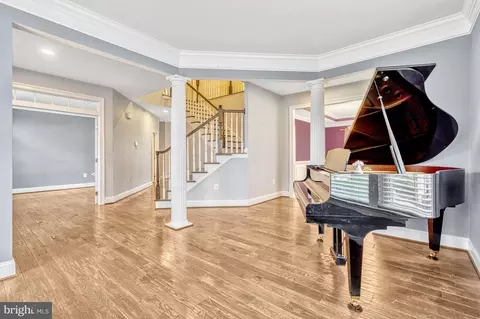 Living - 42289 Brisley Ct, Chantilly, VA 20152 photo 4 of 7