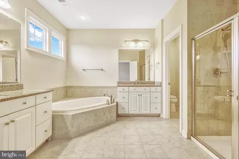 Bath - 42289 Brisley Ct, Chantilly, VA 20152 photo 6 of 8