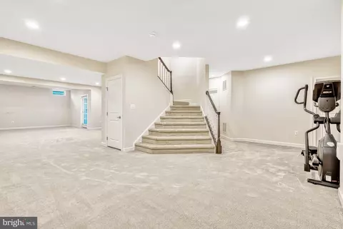 Exterior - 42289 Brisley Ct, Chantilly, VA 20152 photo 9 of 9