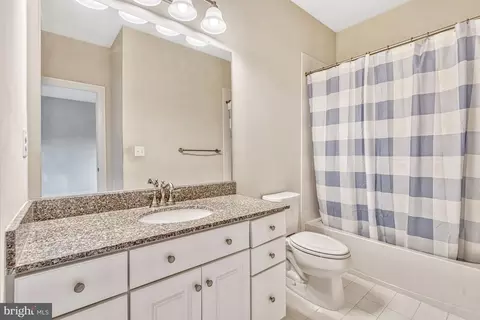 Bath - 42289 Brisley Ct, Chantilly, VA 20152 photo 5 of 8
