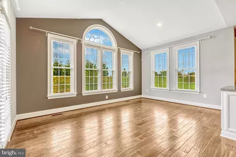 Living - 42289 Brisley Ct, Chantilly, VA 20152 photo 5 of 7